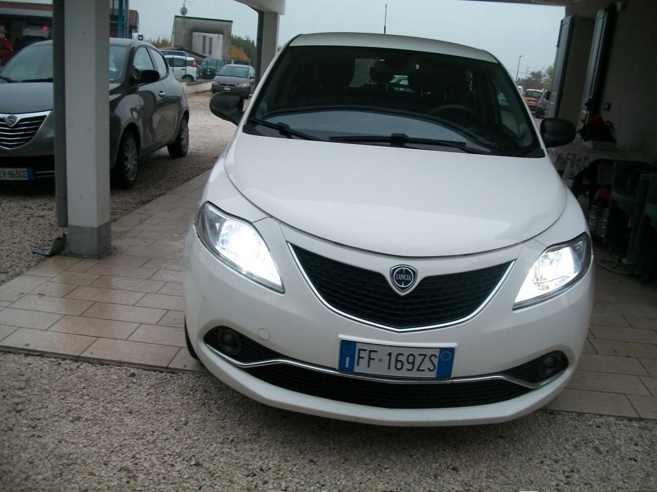 Lancia Ypsilon 1.2 69 CV 5 porte GPL Ecochic Gold DEL 2017 UNICO PROPRIETARIO MONTATO DALLAFABRICA LANCIAGARANZIA UN ANNO
