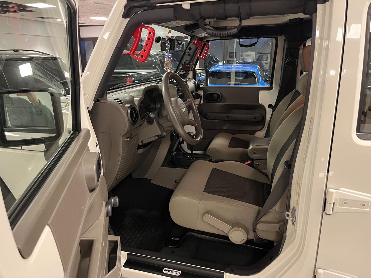 Jeep Wrangler Unlimited 3.8 V6 Sahara Auto 208cv