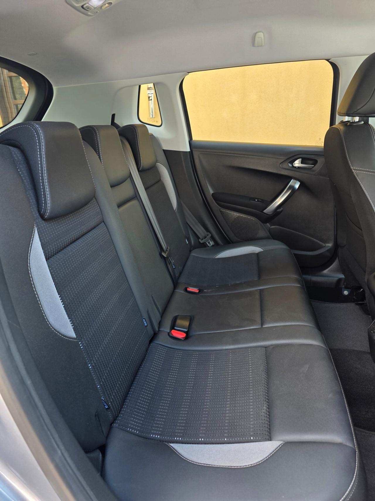 Peugeot 2008 BlueHDi 100 Allure