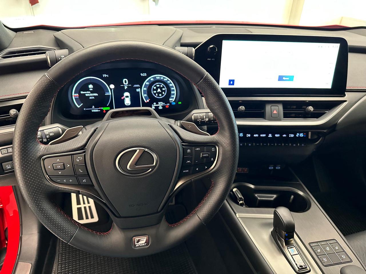 Lexus UX 300h 2.0 F-Sport 4wd cvt