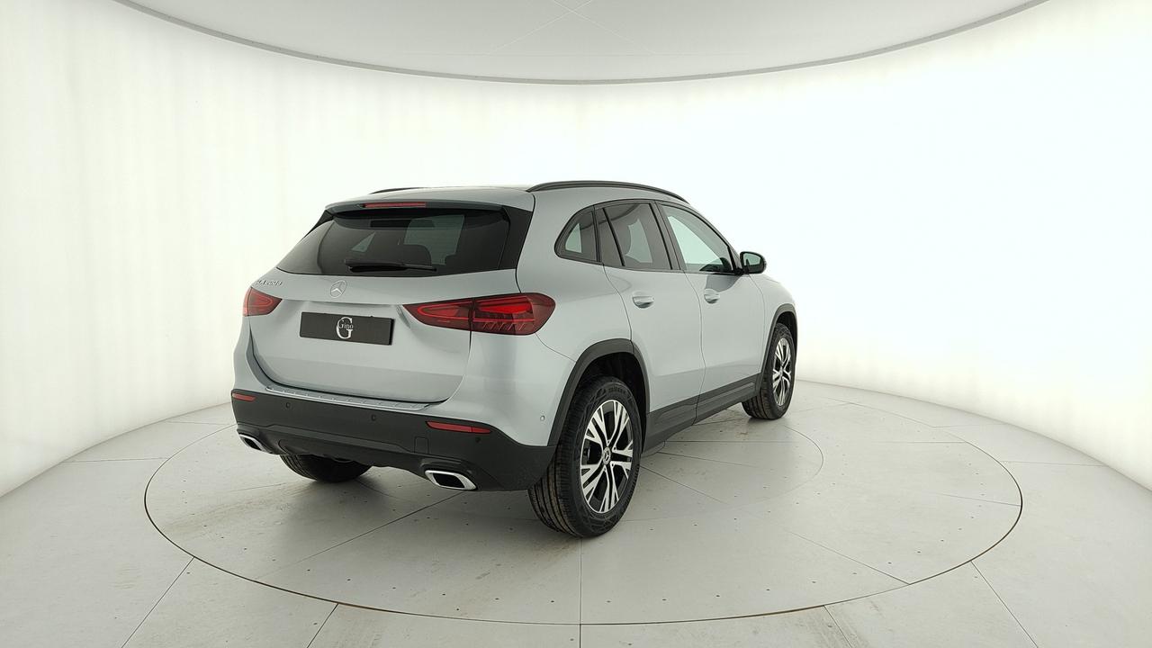 Mercedes-Benz GLA 200 d automatic