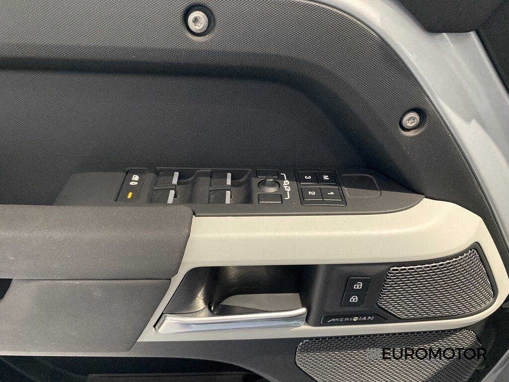 Land Rover Defender 110 3.0 I6 MHEV SE AWD Auto