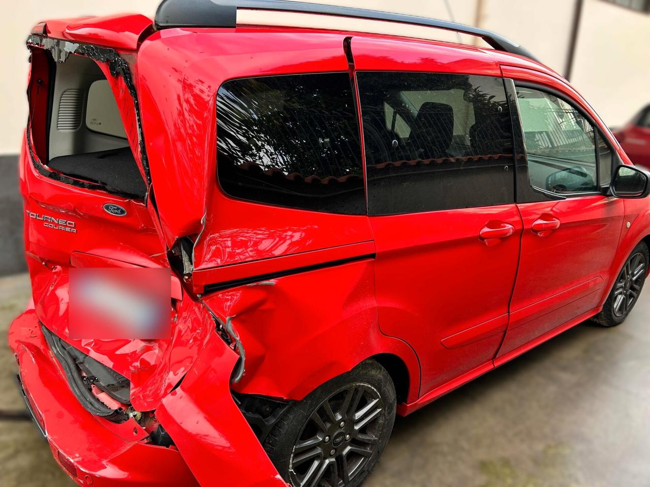 Ford Tourneo Courier 1.0 Benz 100CV - 2019 Incidentato