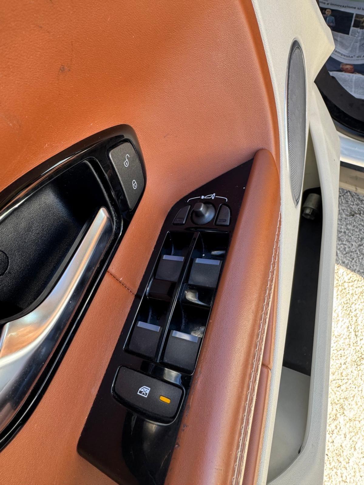 Land Rover Range Evoque 2.2 TD4 5p. Pure