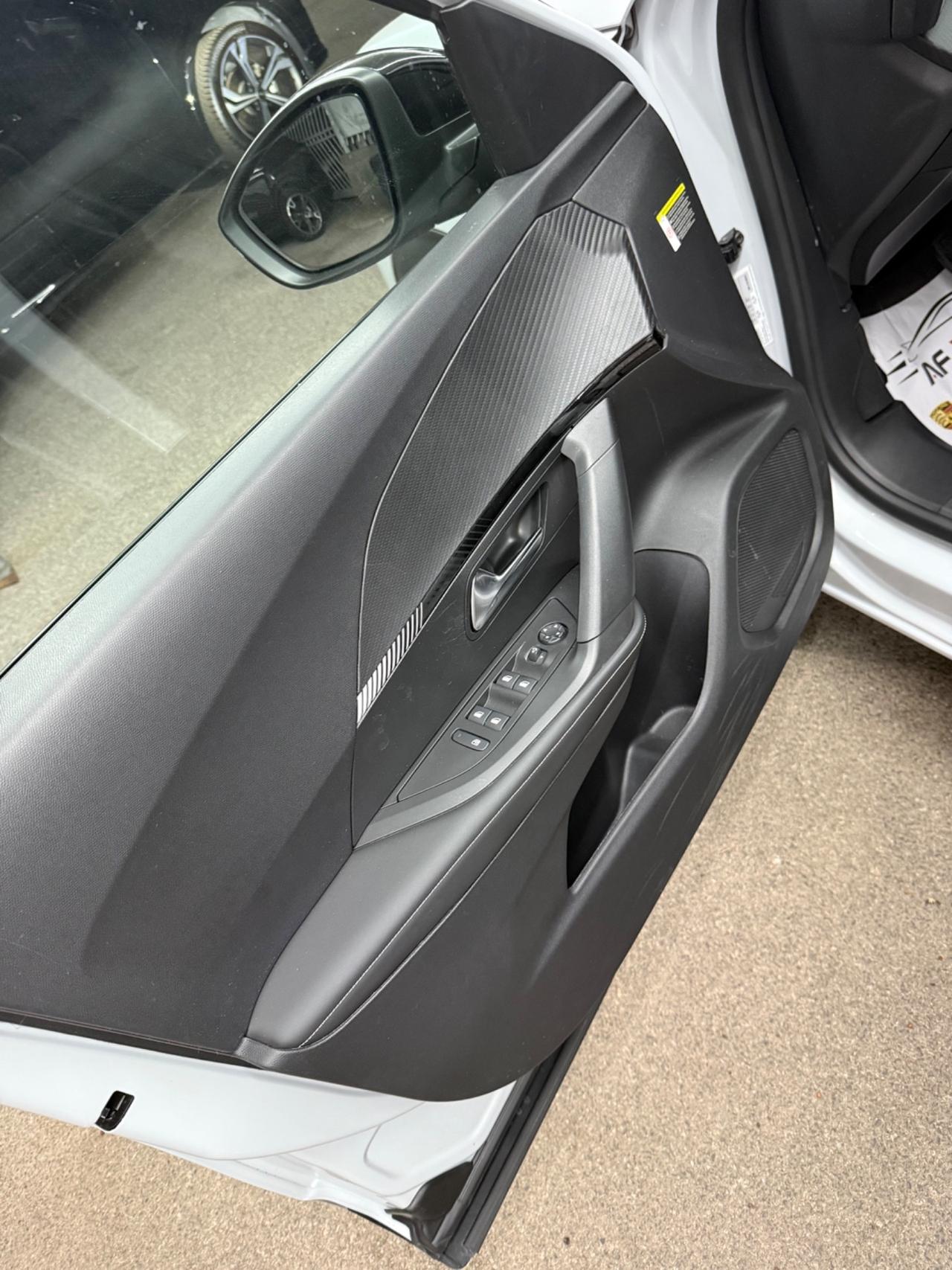 Peugeot 2008 BlueHDi 130 S&S EAT8 Allure