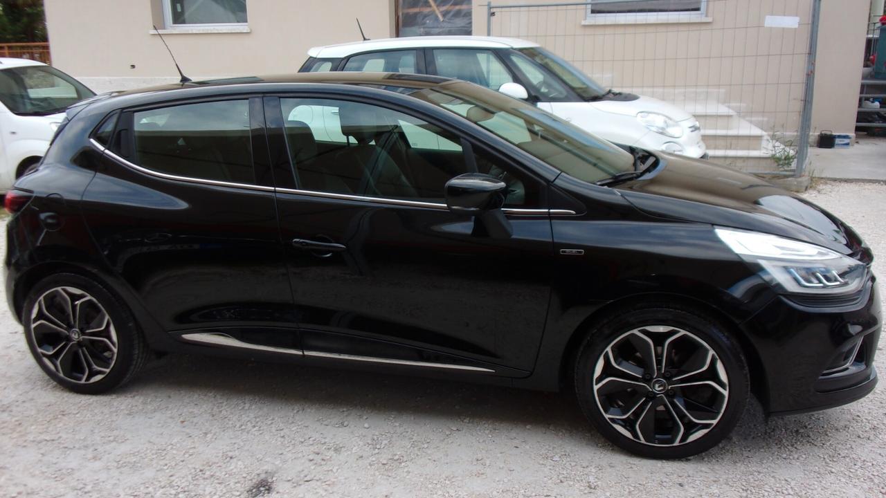 Renault Clio TCe 12V 90 CV 5 porte Moschino Intens