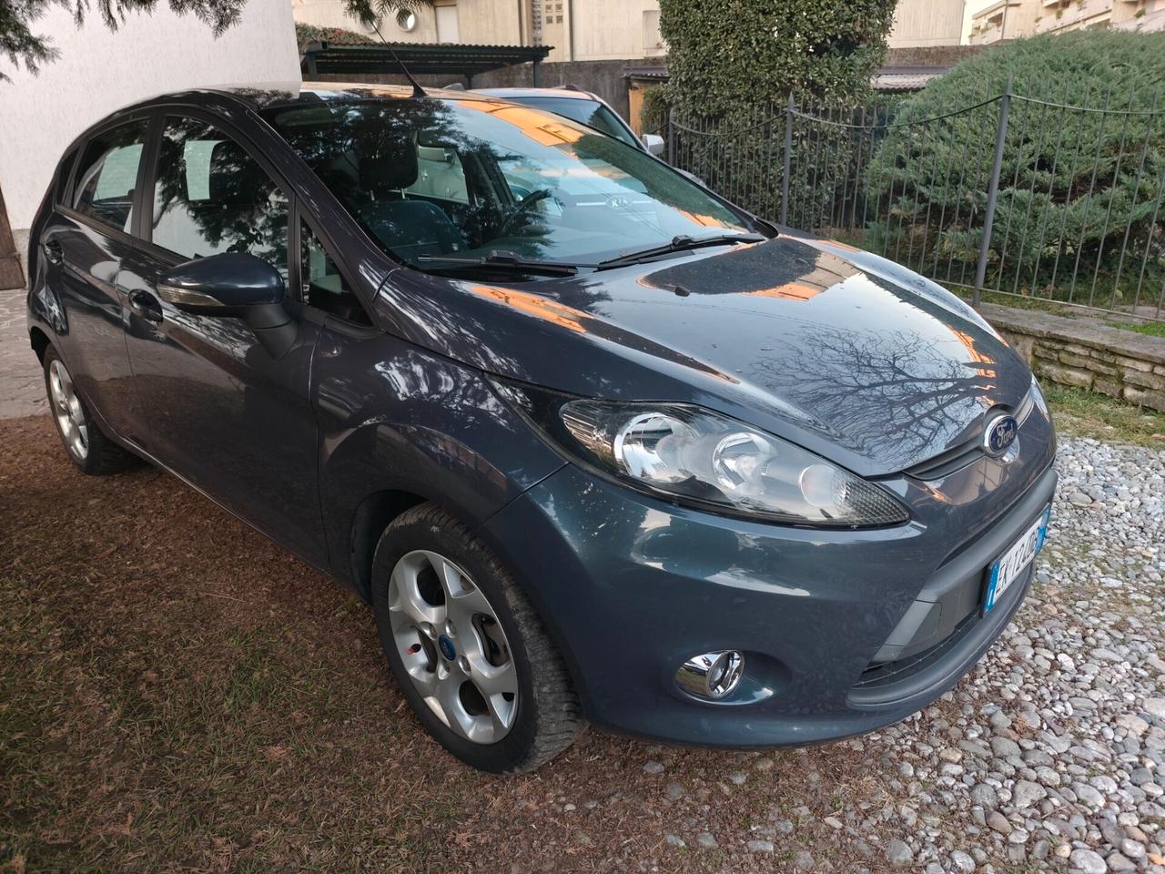 Ford Fiesta 1.2 benz euro 5 5p. gancio traino