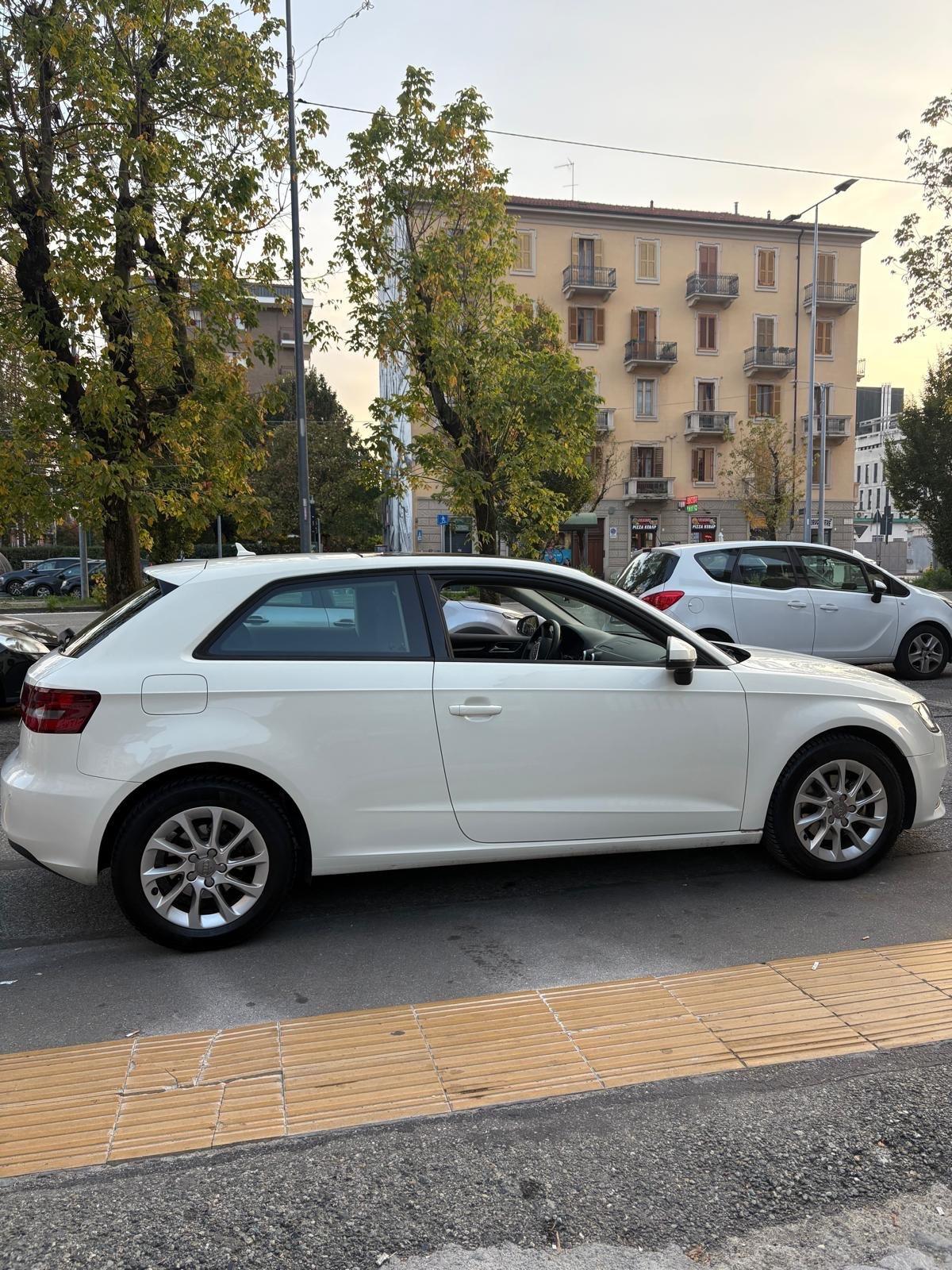 Audi A3 1.4 TFSI Young Sport Tetto panoramico