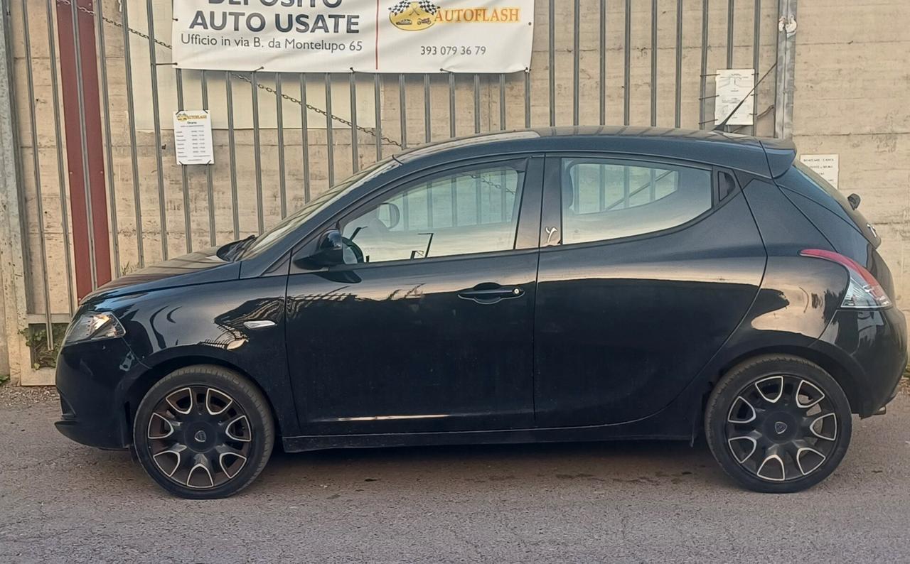Lancia Ypsilon 1.2 69 CV 5 porte Gold