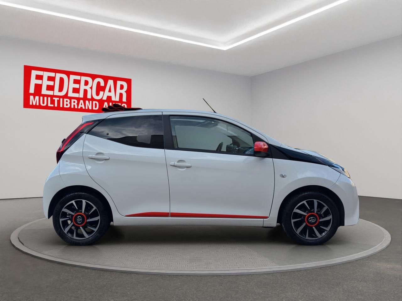 Toyota Aygo 1.0 VVT-i 72 CV 5 porte x-wave orange