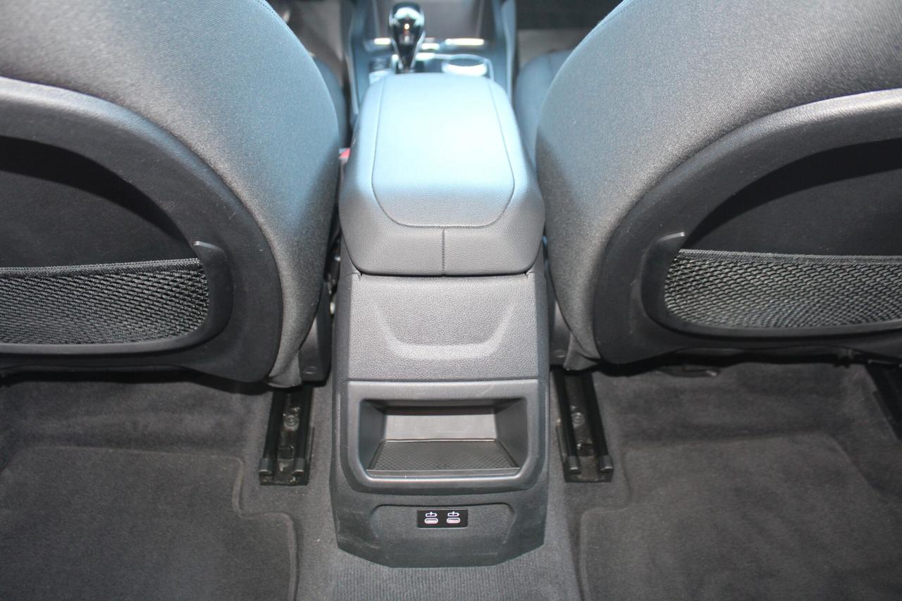 Bmw 120 120d 5p. Business Advantage