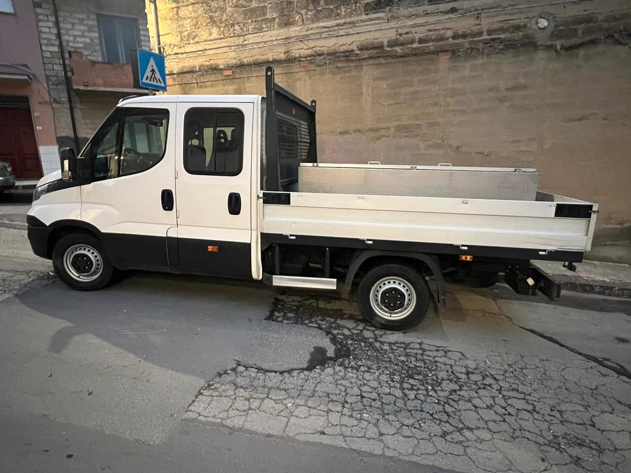 IVECO DAILY 2.3 TDCI 7 POSTI