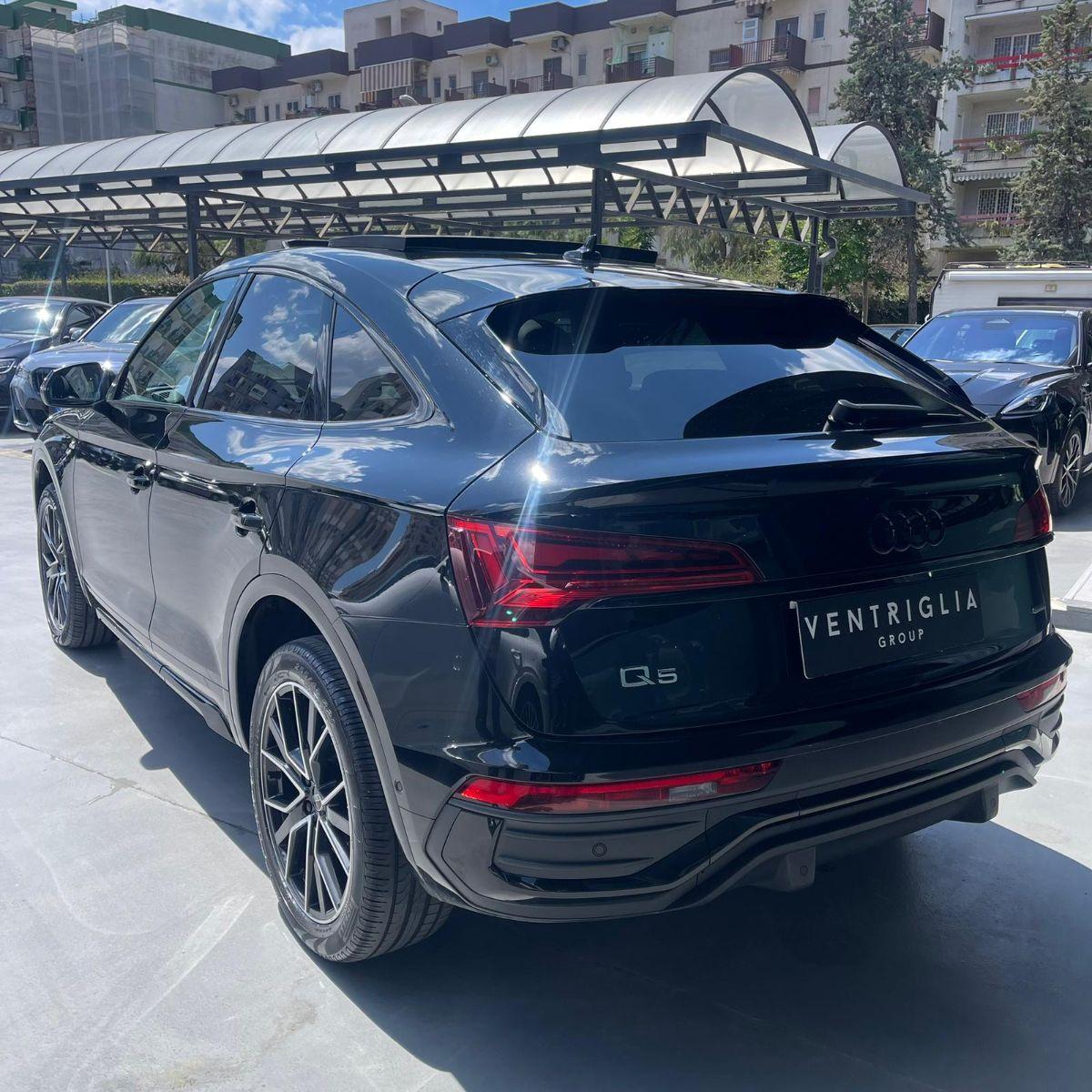 AUDI - Q5 Sportback S-line Total Black 40 tdi mhev