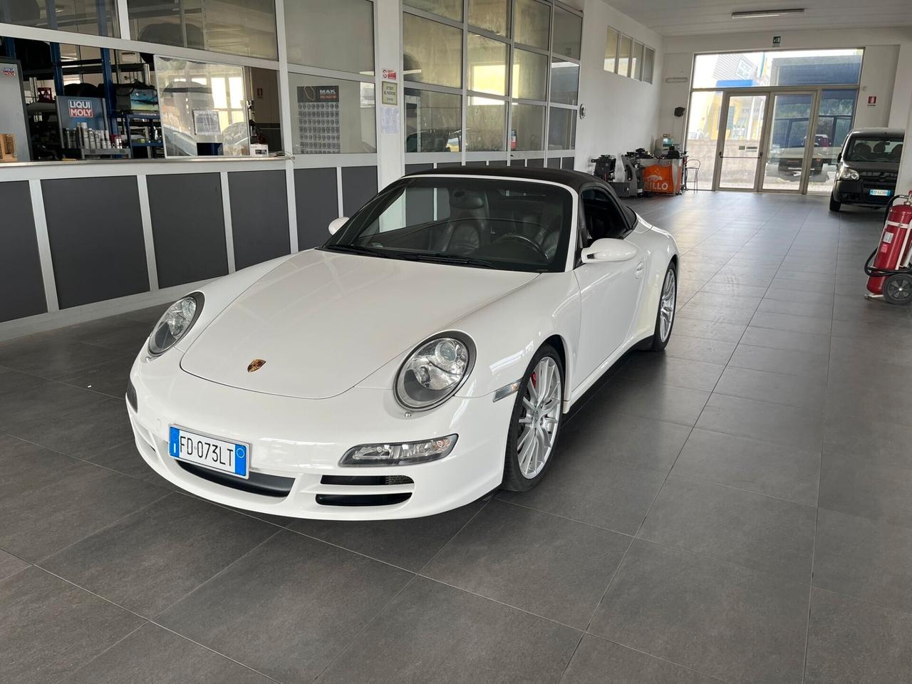 Porsche 911 Carrera 4S Cabriolet