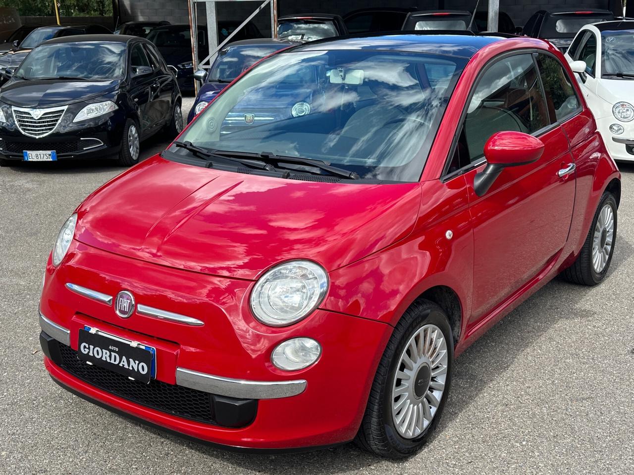 Fiat 500 1.2 Lounge rossa panoramica