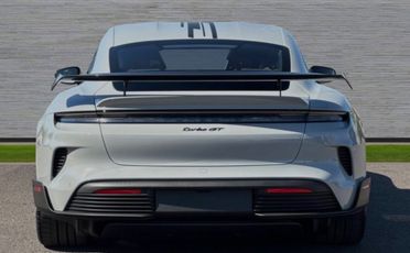 Porsche Taycan Turbo GT-Weissach-1035 CV