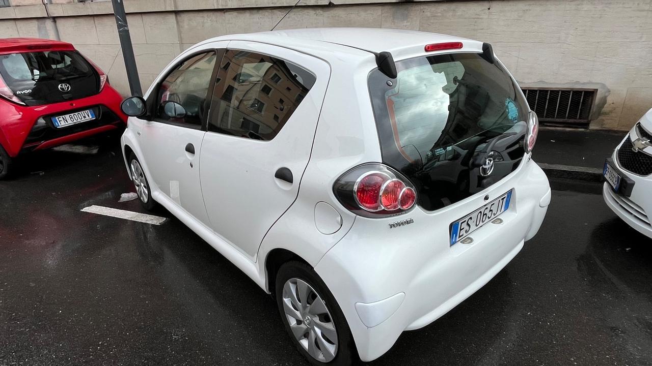 Toyota Aygo 1.0 12V VVT-i 5 porte Active Connect