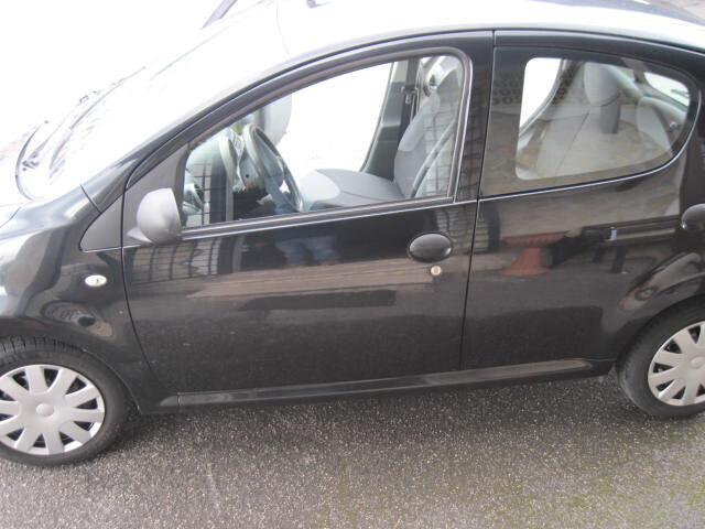 Peugeot 107 1.0 5 porte NEOPATENTATI