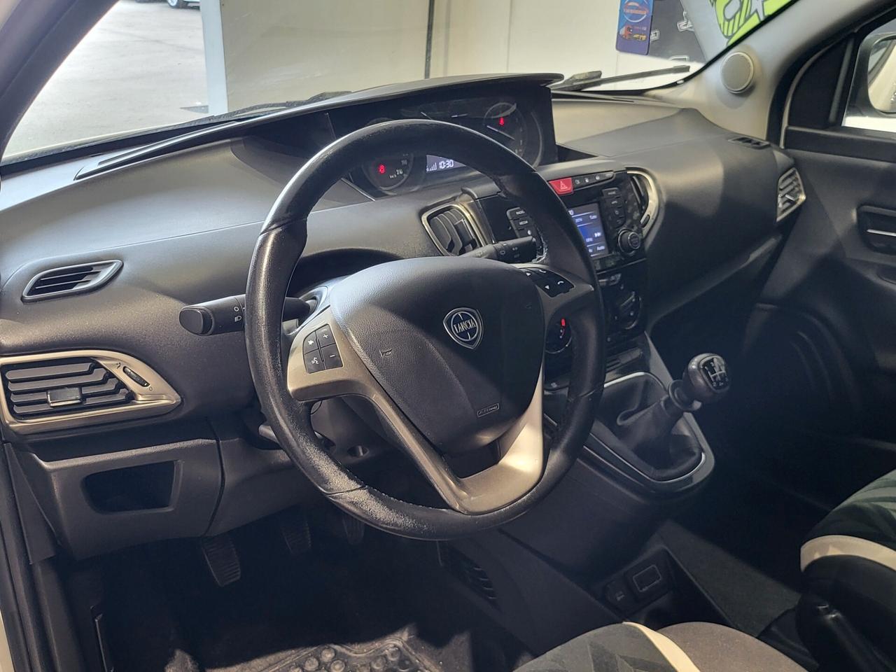 Lancia Ypsilon - 2017 1.2 69 CV GPL Ecochic Gold