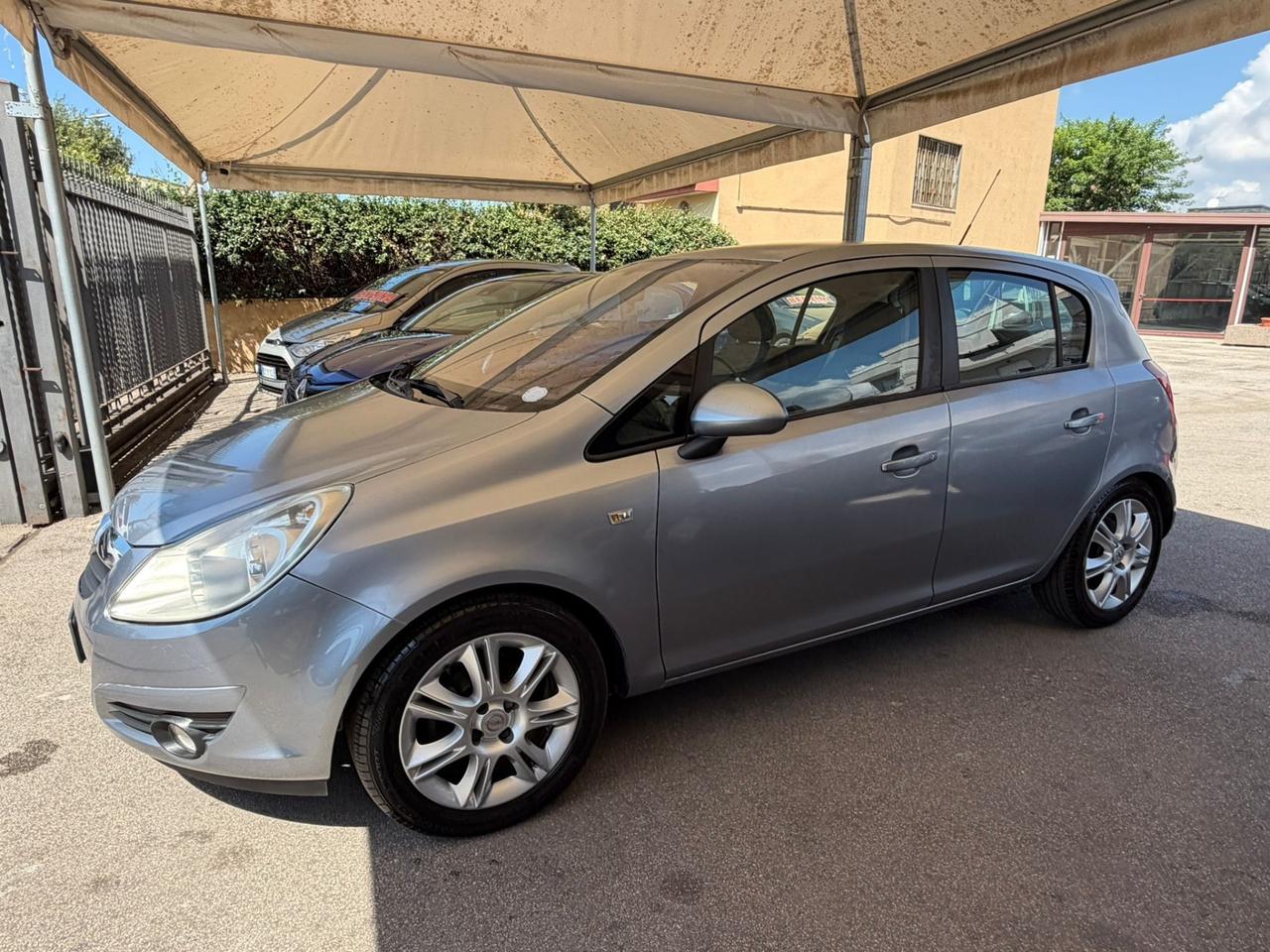 Opel Corsa 1.4 16V 5 porte Cosmo