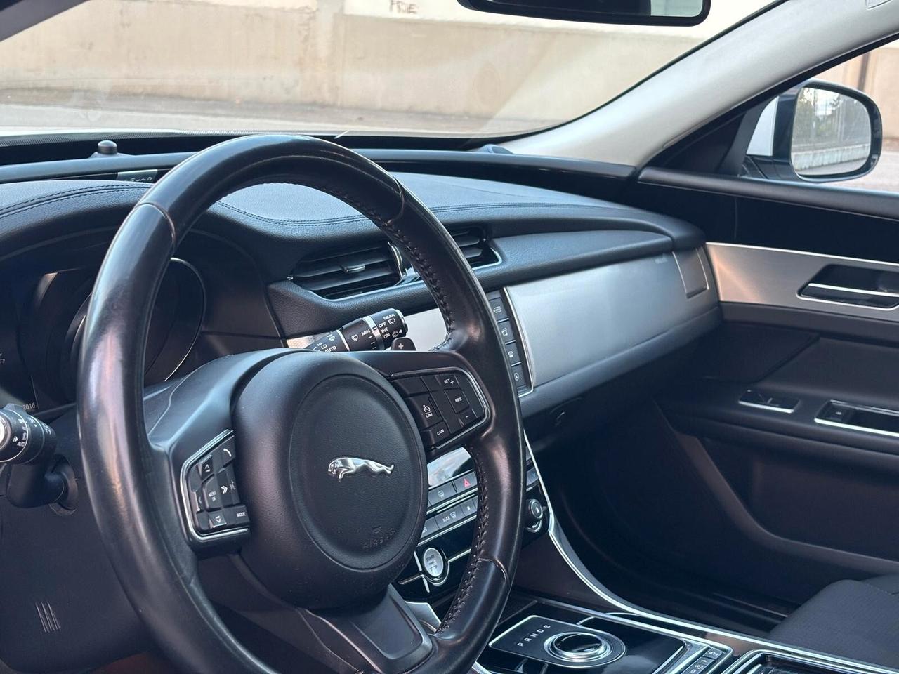 Jaguar XF Sportbrake 2.0 D 180 CV aut. Prestige