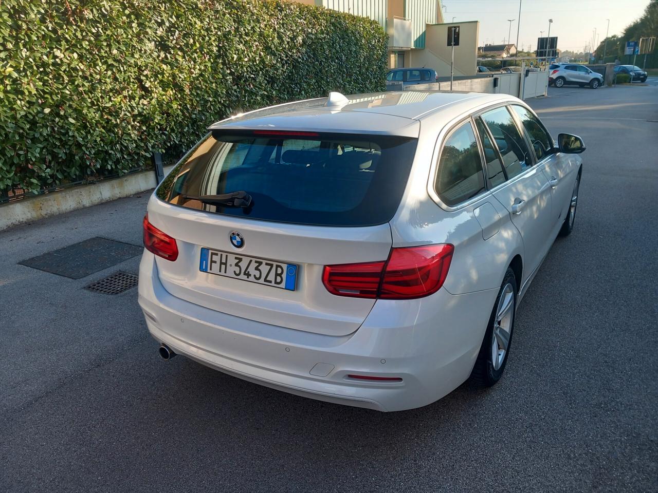 Bmw 318d 150 cv Touring Business Automatica tua a € 199 mese