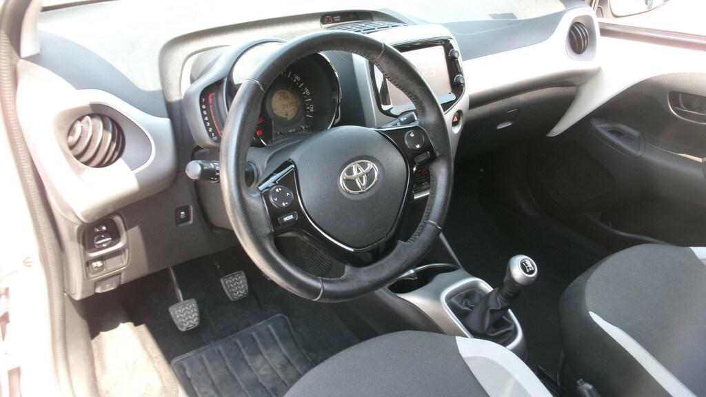 Toyota Aygo 5 Porte 1.0 VVT-i x-play