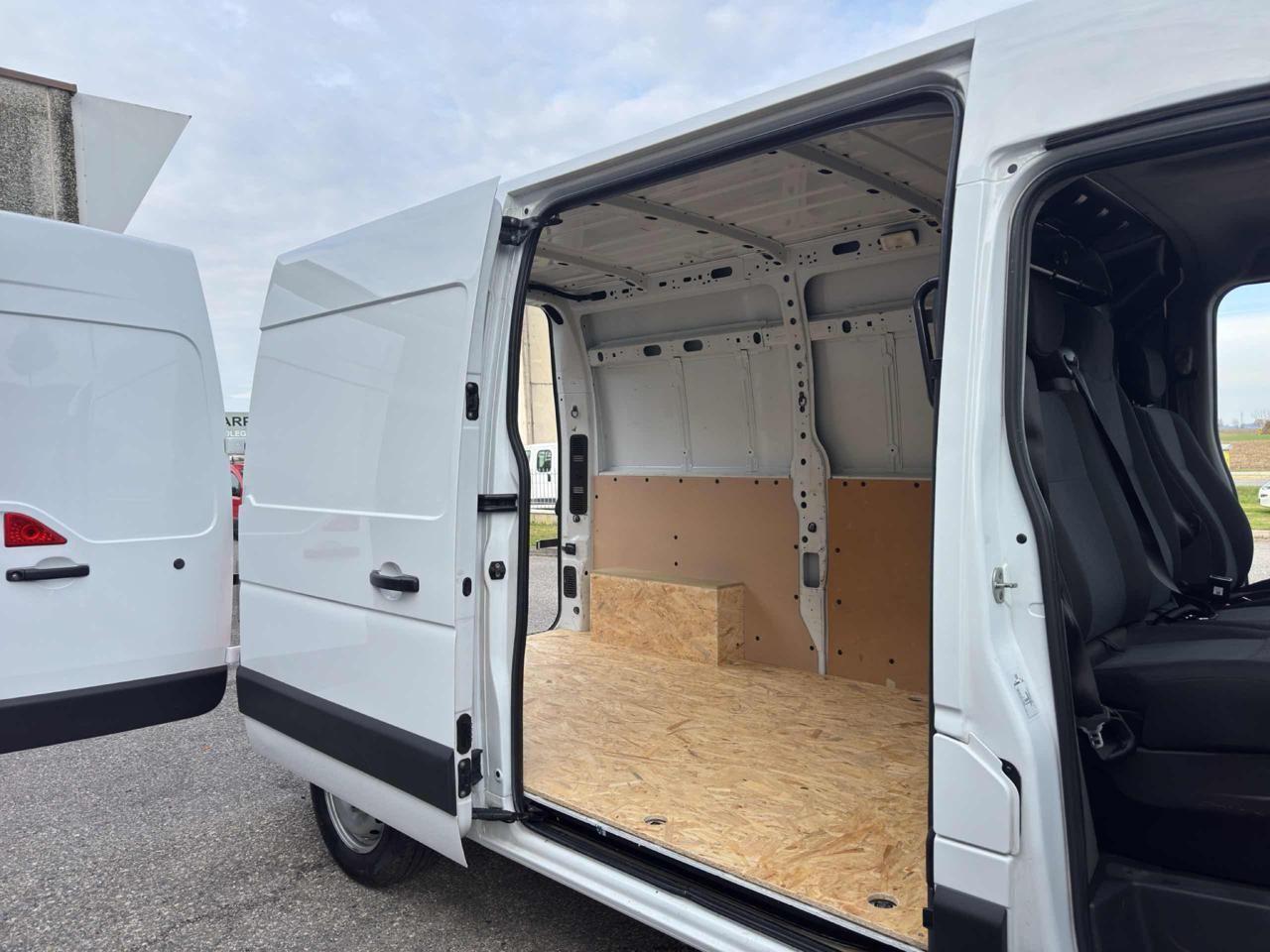 Renault Master (NISSAN INTERSTAR)35 2.3 dCi 135 CV(PM-TM-L2H2)