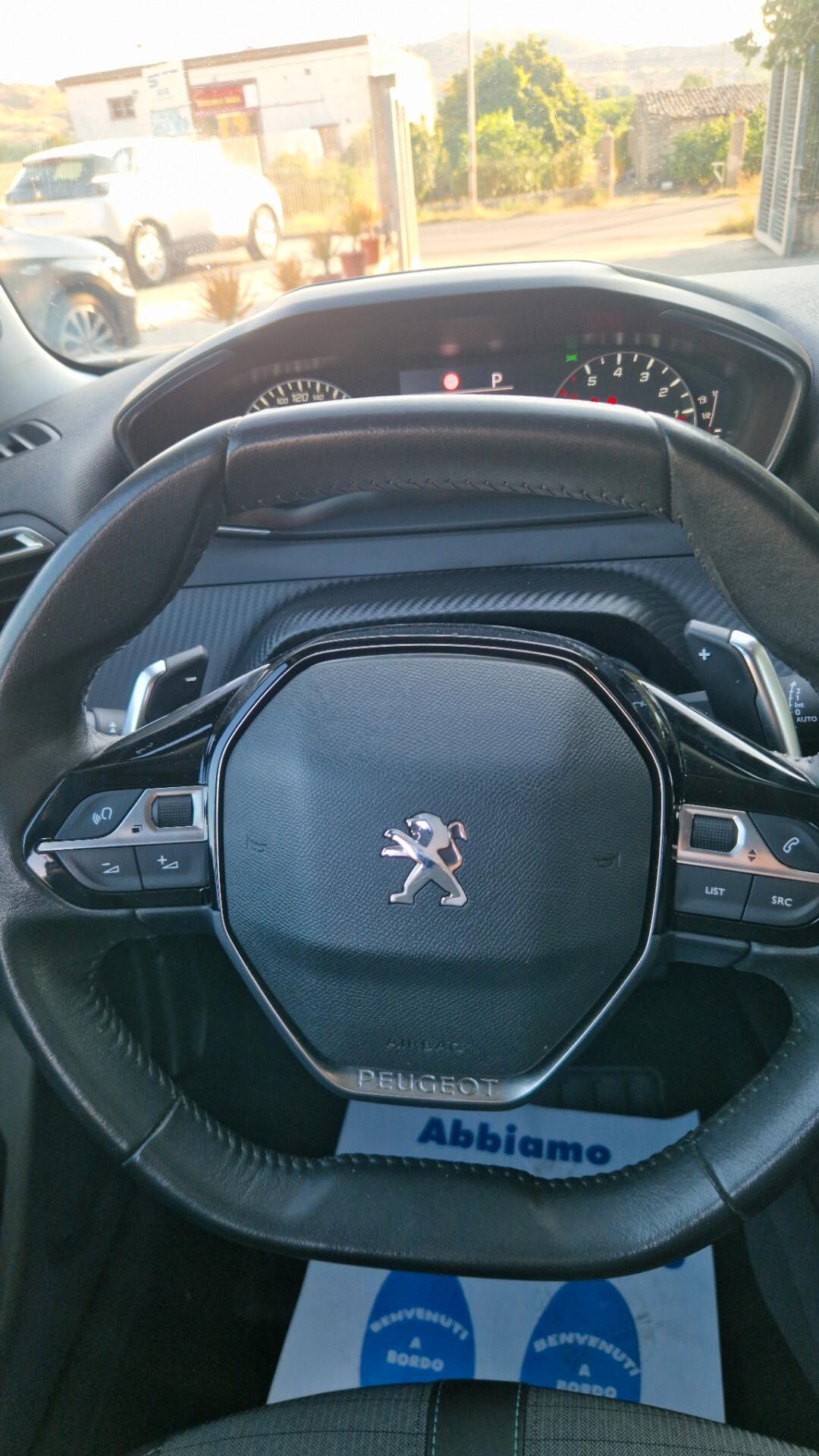 Peugeot 2008 BlueHDi 130 EAT8 Allure Pack 2022