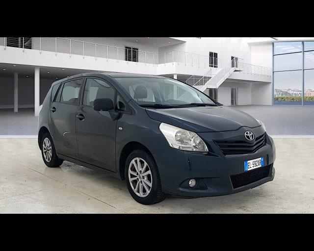 TOYOTA Verso 2.0d Active c/navi s/t.pan. 7p.ti mt