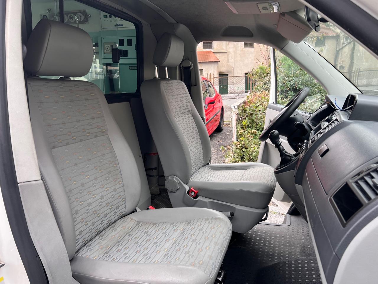 Volkswagen Transporter t5 2.0 TDI 140CV ambulanza