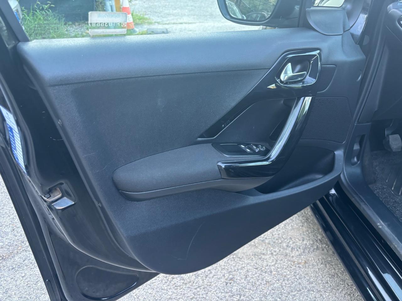 Peugeot 208 1.4 HDi 5 porte Allure OK NEOPATENTATI