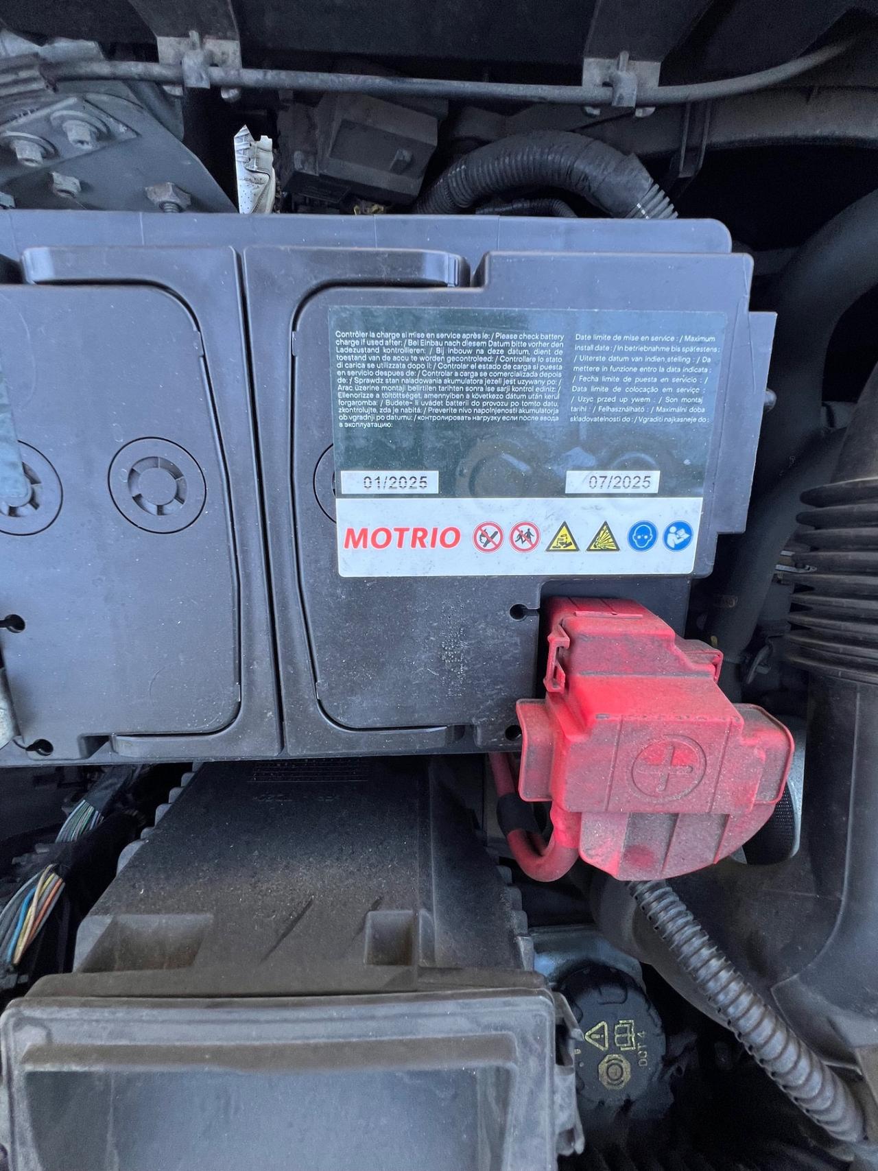 ADATTA PER NEOPATENTATI Renault Clio dCi 8V 75 CV Start&Stop 5 porte Energy Intens