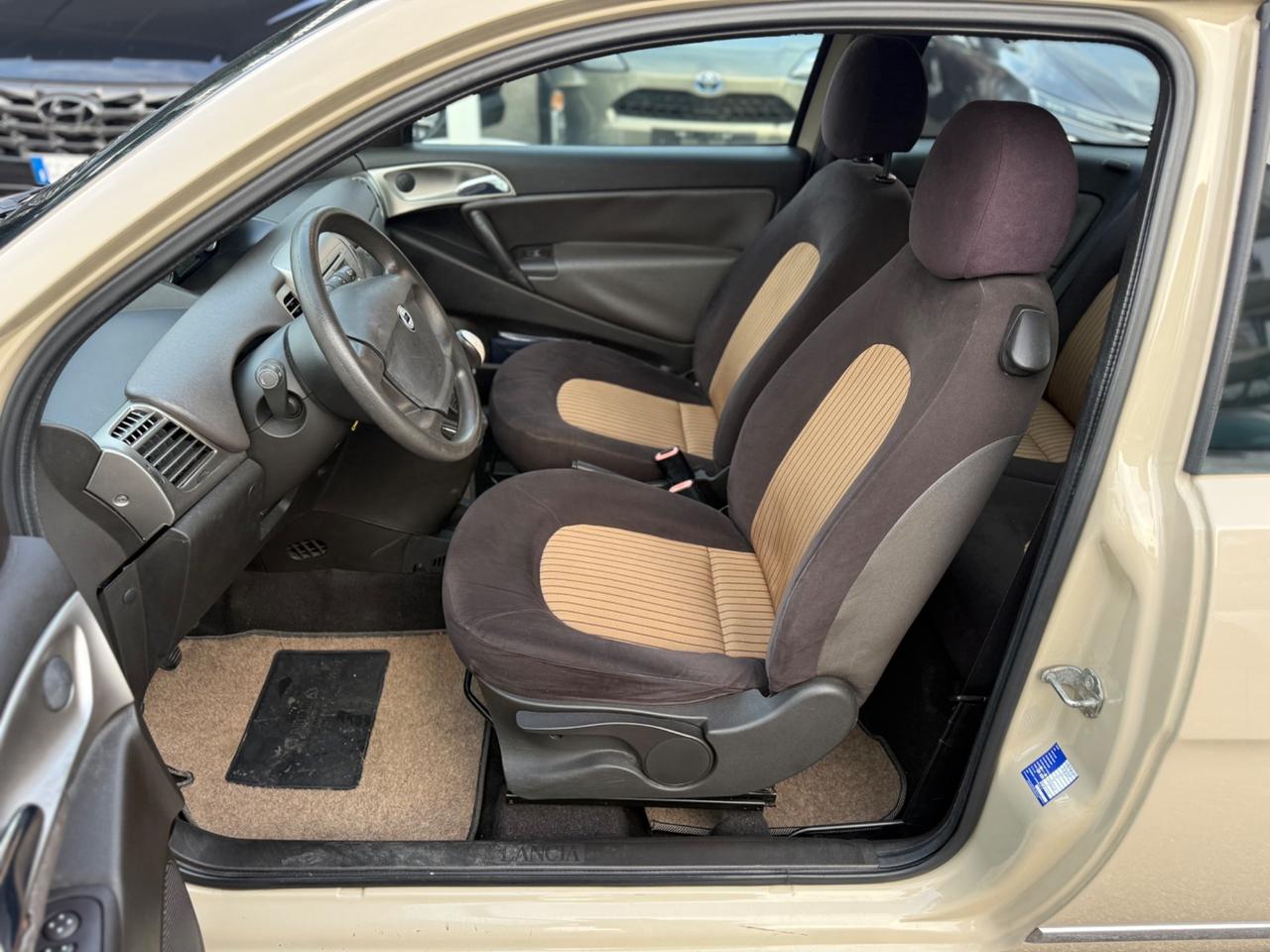 Lancia Ypsilon 1.4 16V Oro Giallo Perfetta