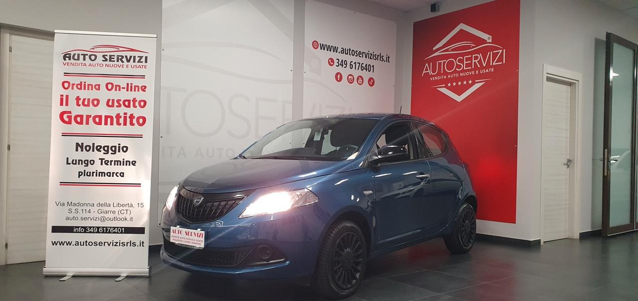 Lancia Ypsilon 1.0 FireFly 5 porte S&S Hybrid Silver