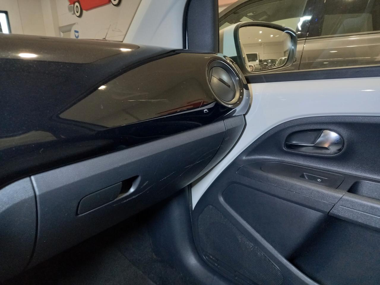 Volkswagen up! 1.0 5p 50.000 KM