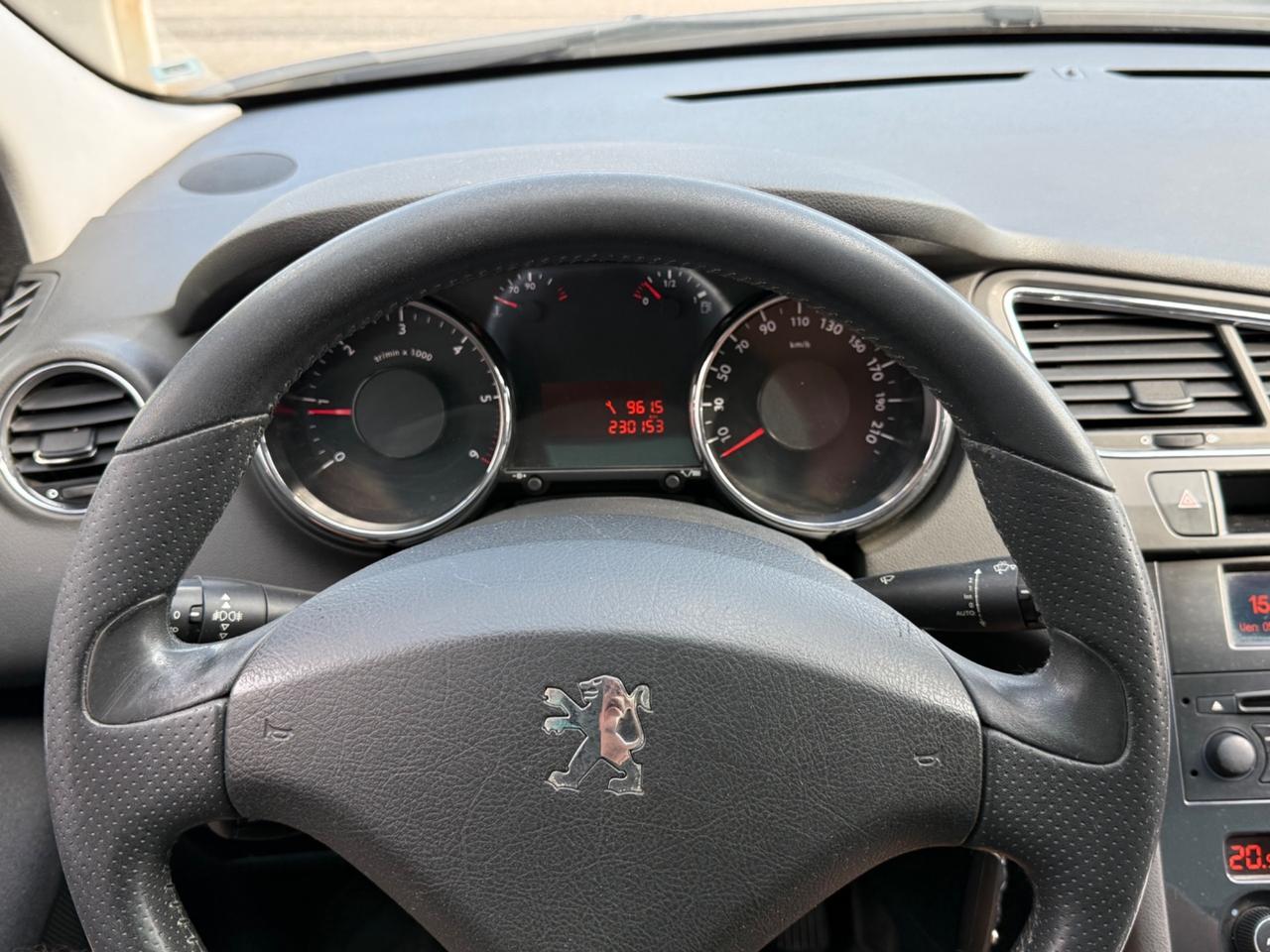 Peugeot 5008 Cielo Panorama 1.6 HDi 115CV Allure