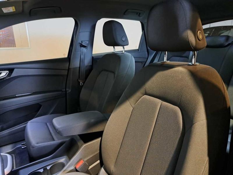 AUDI Q4 40 e-tron Business Advanced