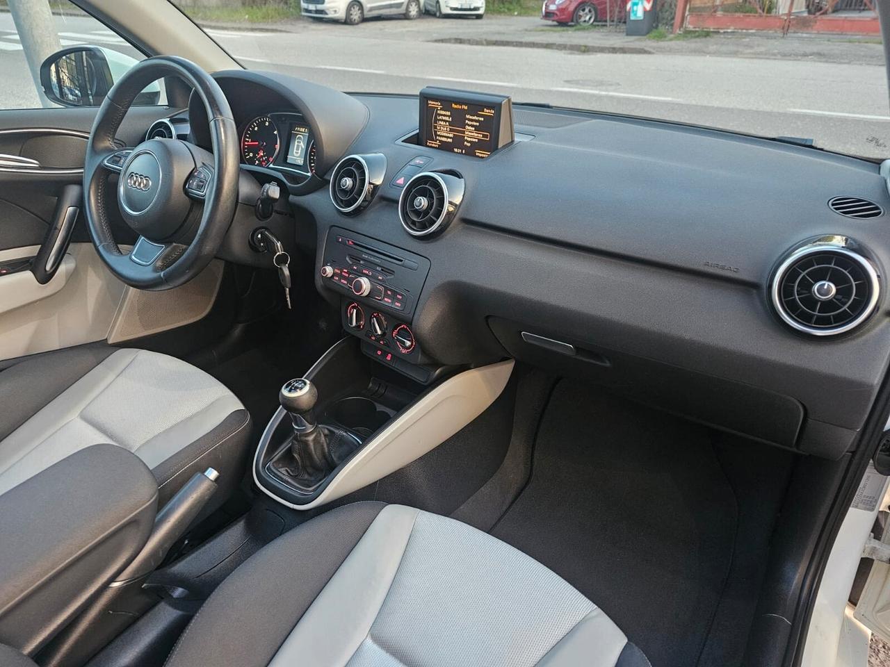 Audi A1 1.6 TDI 90cv Ambition*Tetto*Bi-Xeno*Led*Euro5*Neop