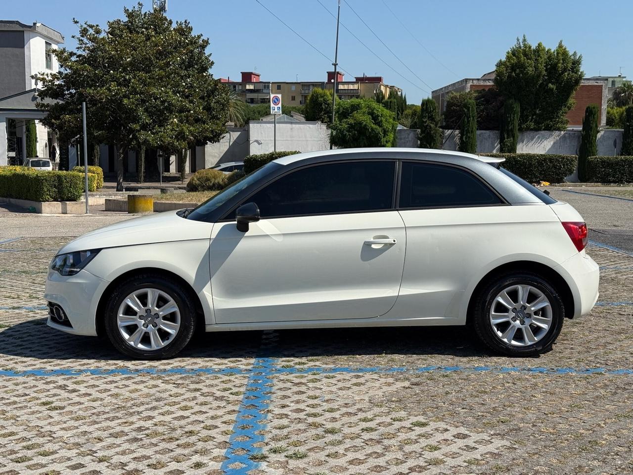 AUDI A1 2013 1.6 TDI 90cv Admired