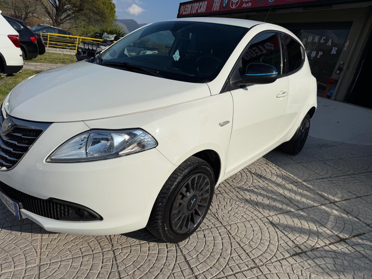 Lancia Ypsilon 0.9 TwinAir 85 CV 5 porte Metano Ecochic Gold