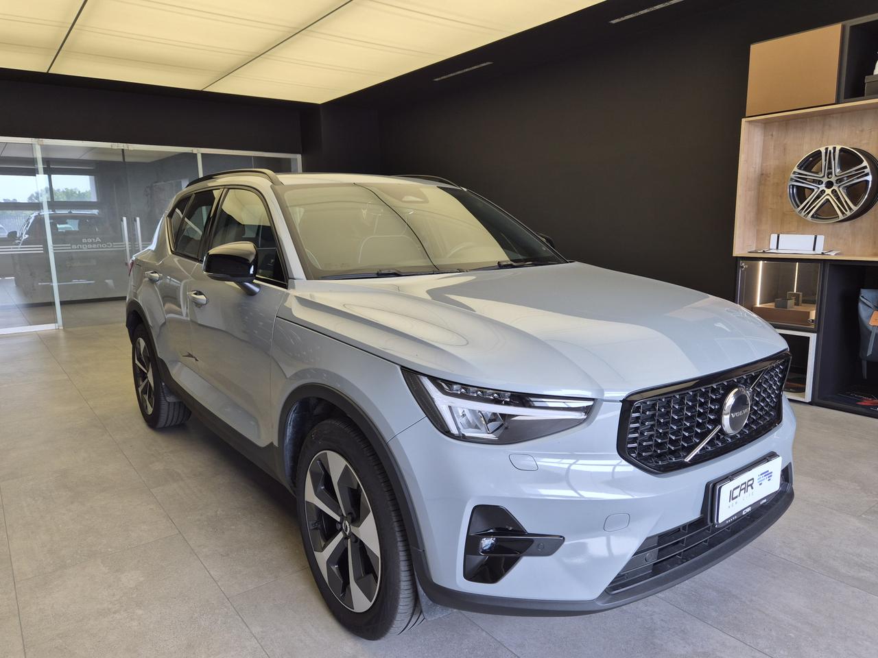 VOLVO XC40 - XC40 2.0 b3 Ultimate Dark auto