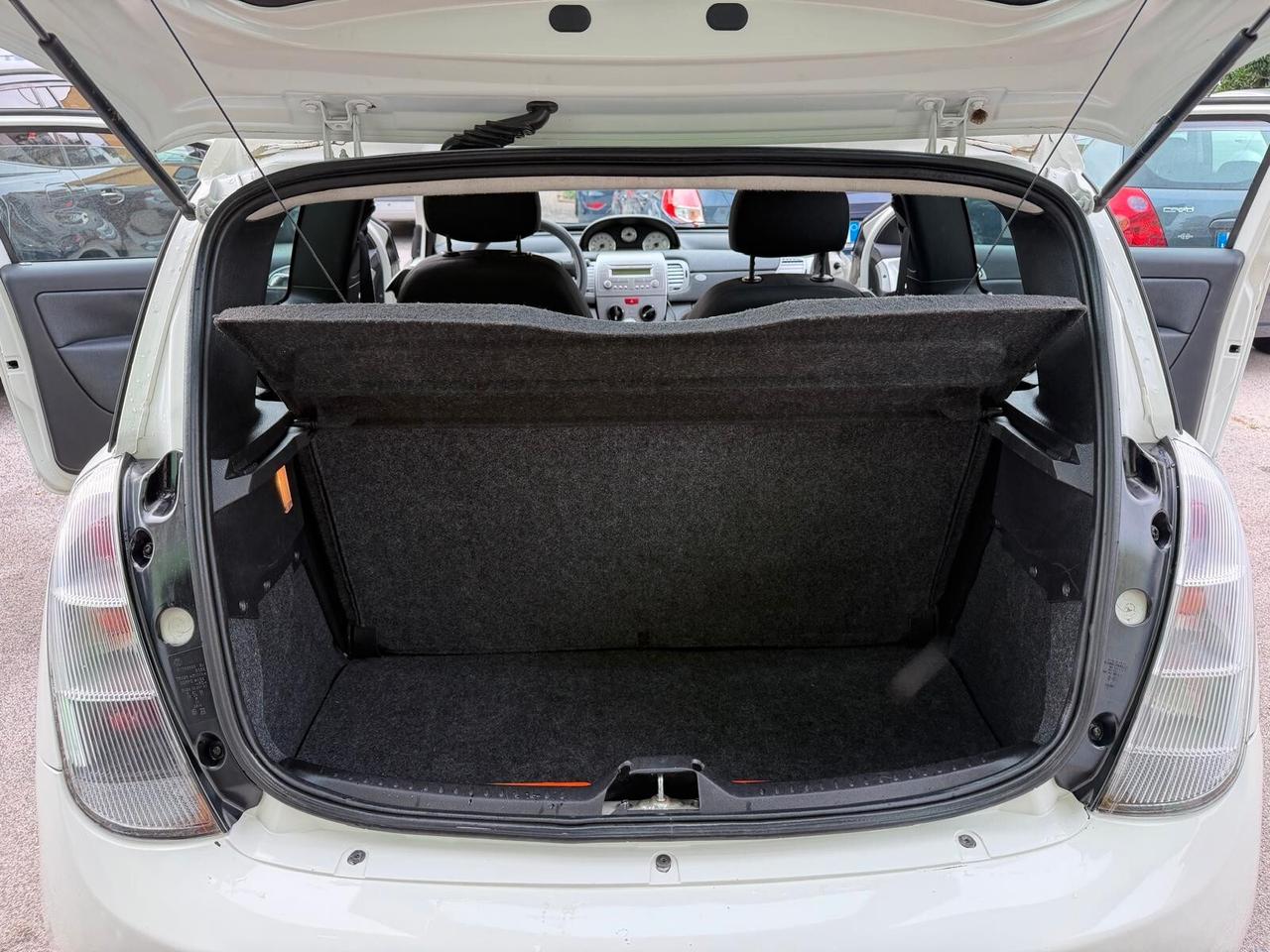 Lancia Ypsilon 1.3 MJT 75 CV Unyca