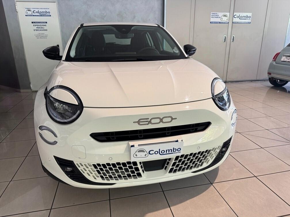 Fiat 600 1.2 hybrid 145cv auto Led Navi Cam App conn 17"