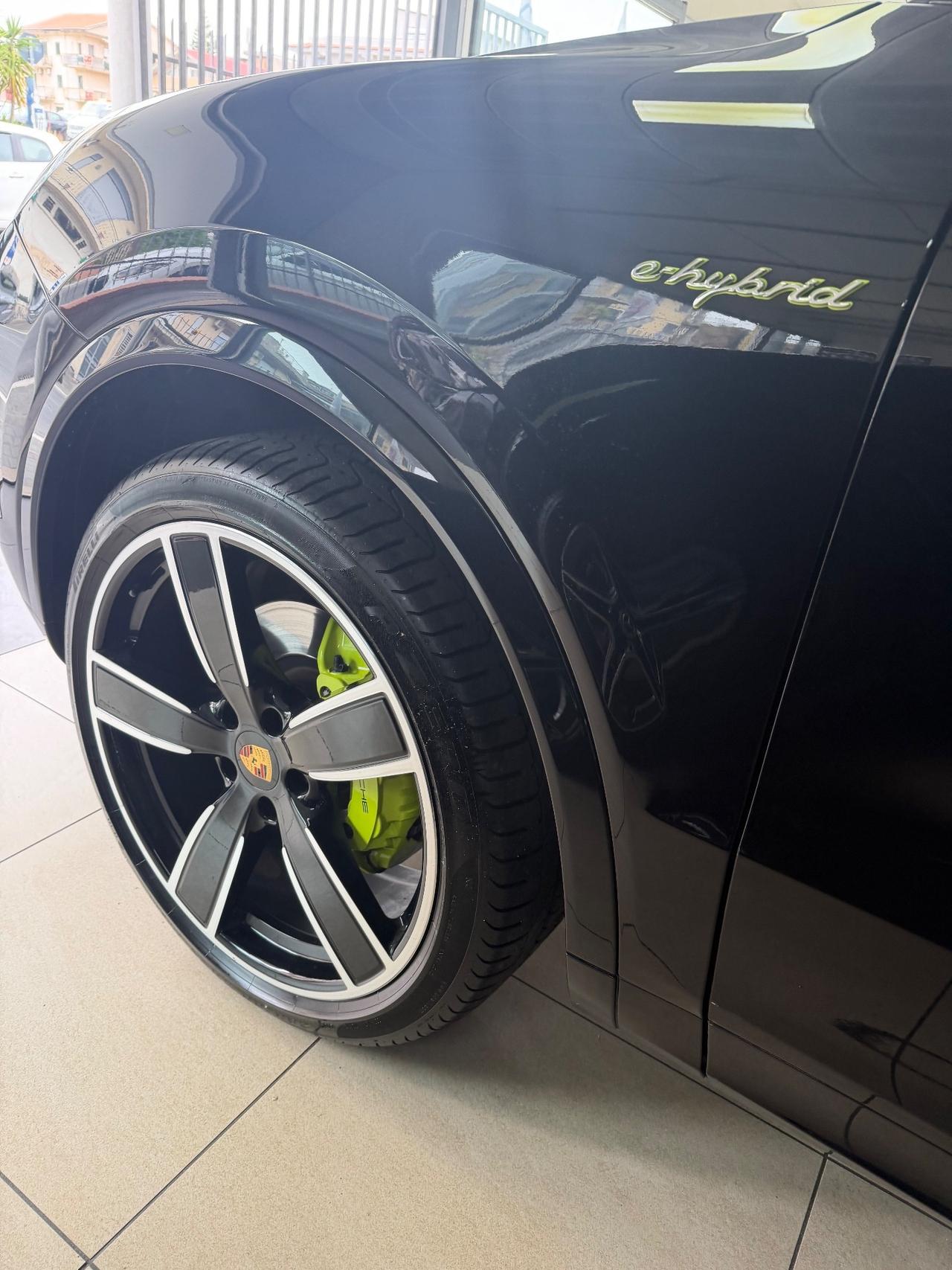 Porsche Cayenne Coupé 3.0 V6 E-Hybrid Platinum Edition470CV