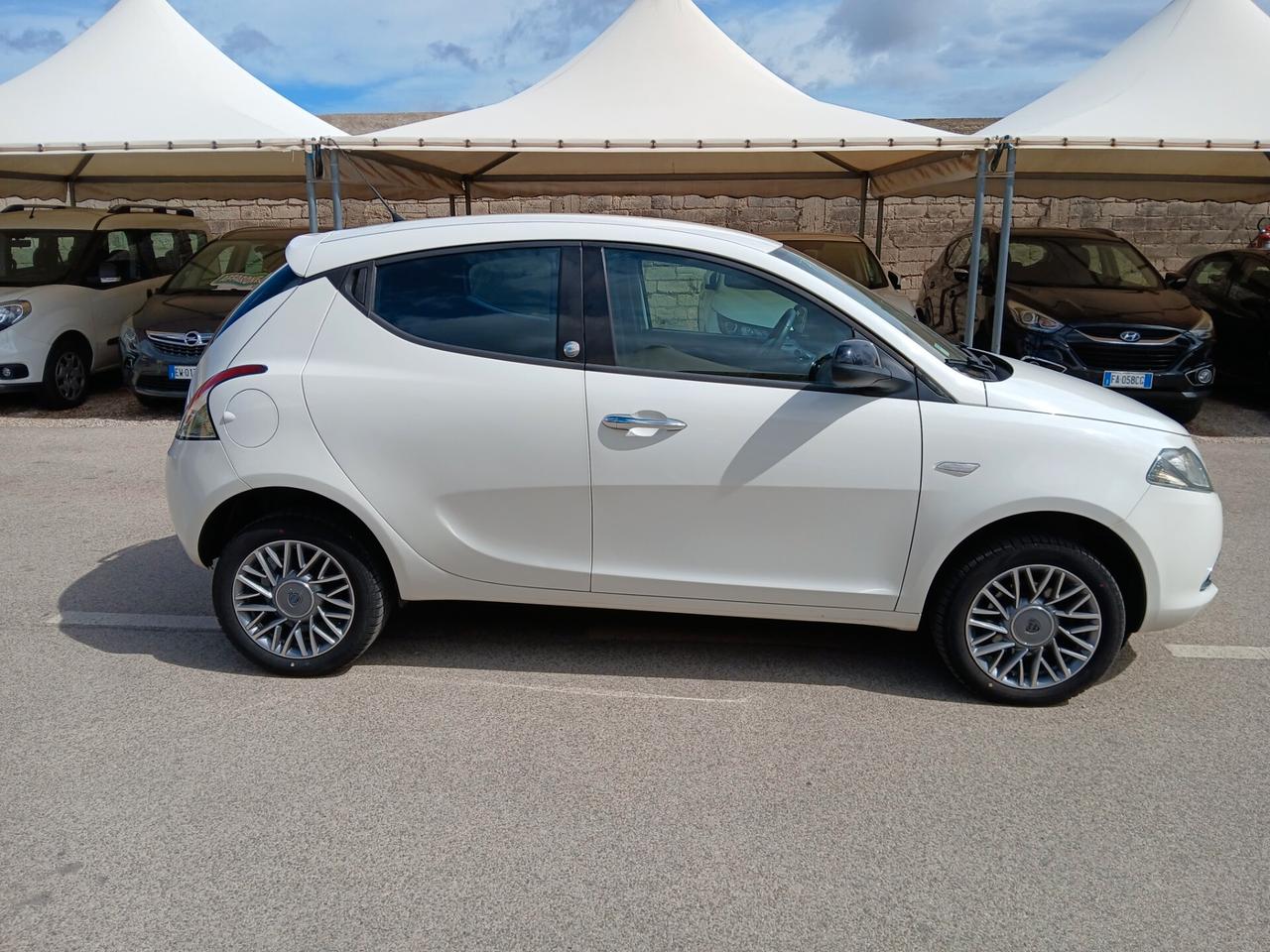 Lancia Ypsilon 0.9 TwinAir 85 CV 5 porte Metano Ecochic Gold