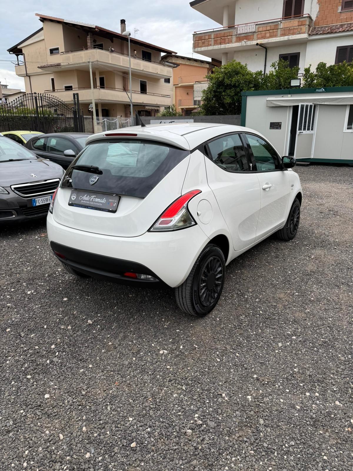 Lancia Ypsilon 0.9 TwinAir 85 CV 5 porte Metano Ecochic Gold