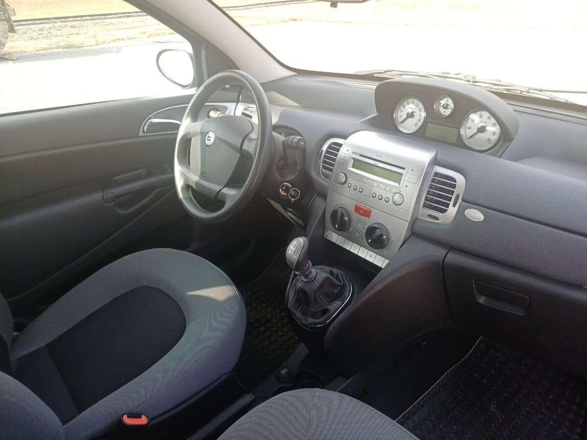 Lancia Ypsilon