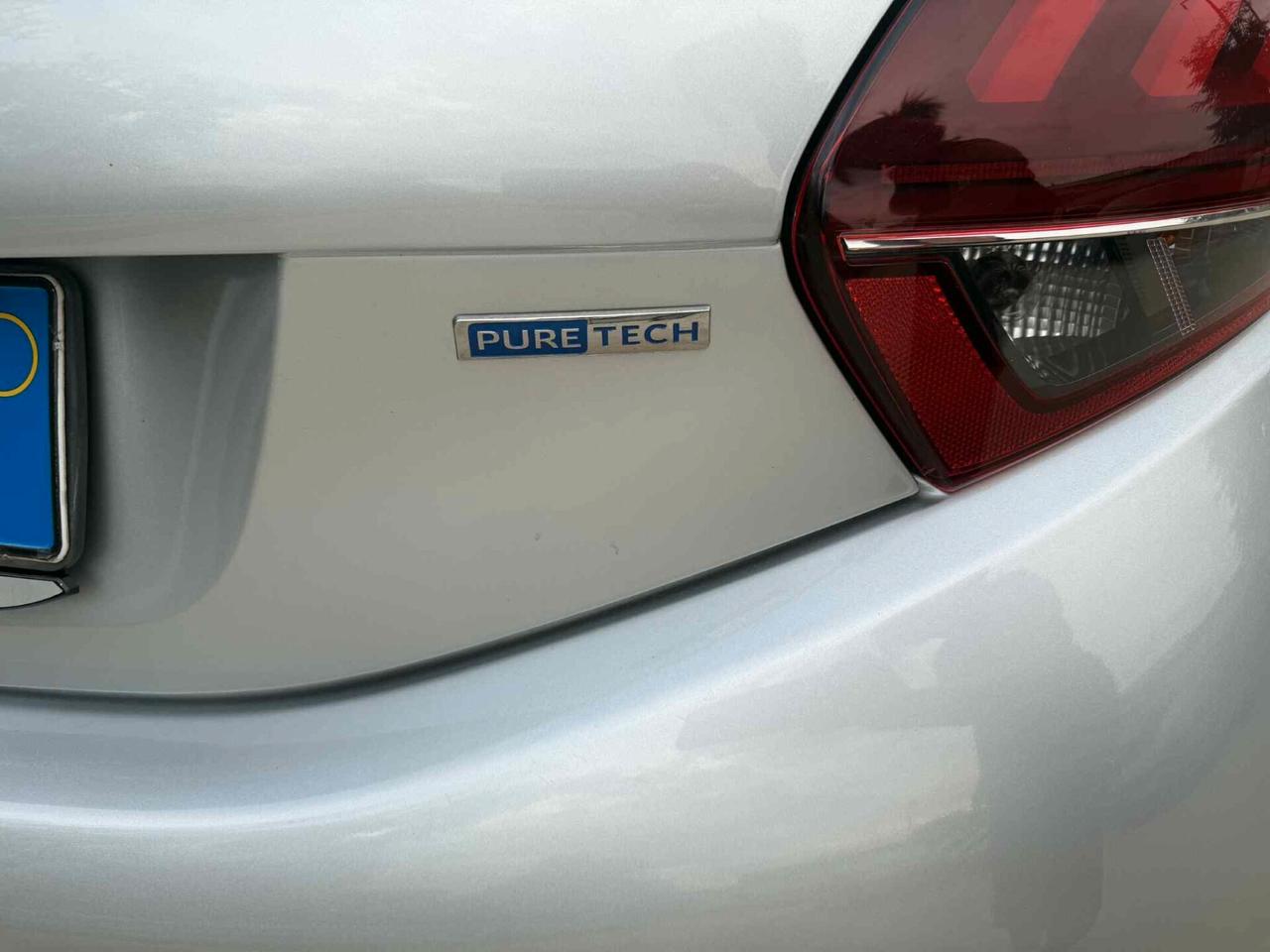 Peugeot 208 PureTech Allure 1.2 BENZINA 2015