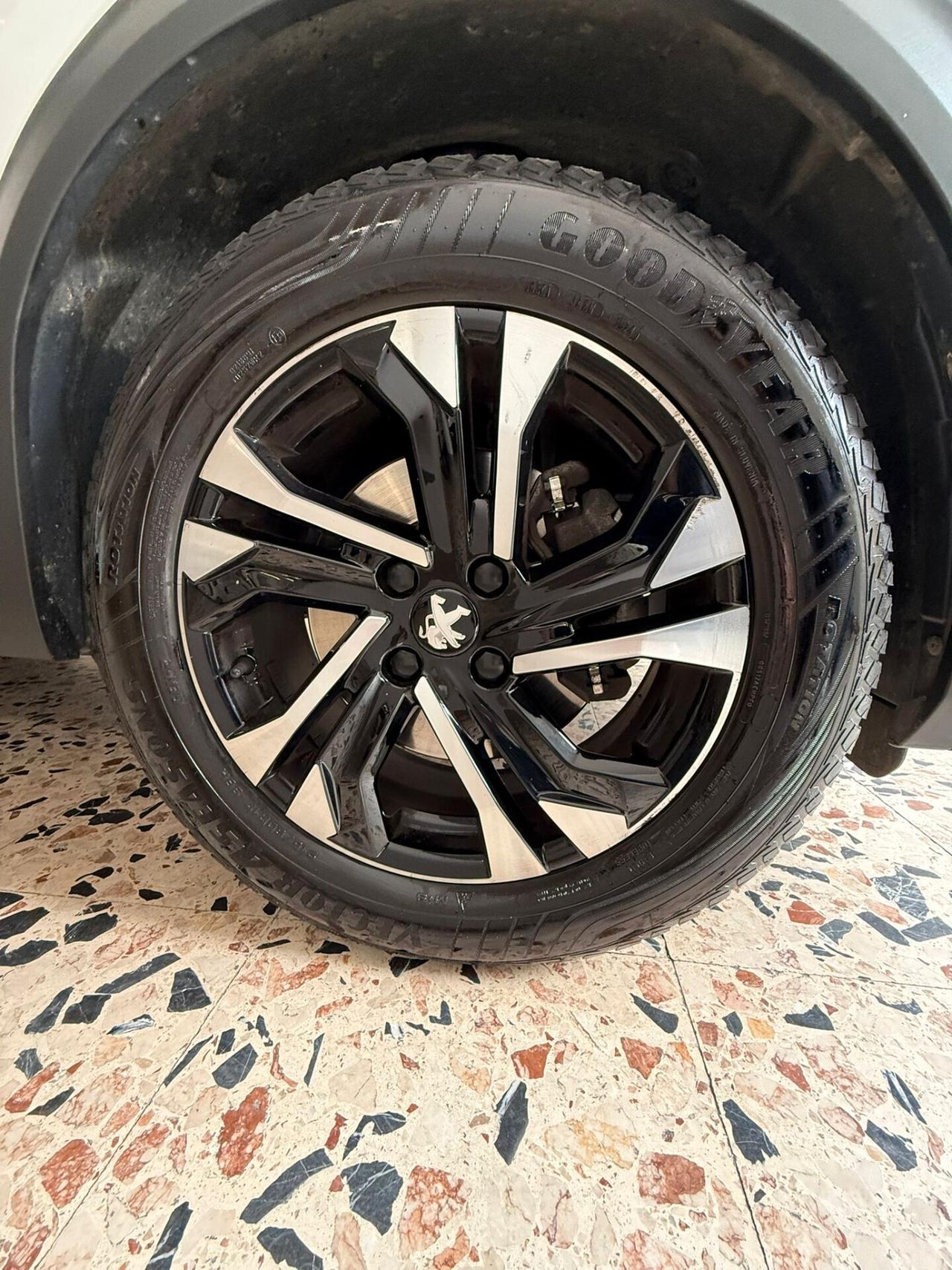 Peugeot 2008 BlueHDi 130 S&S EAT8 Allure